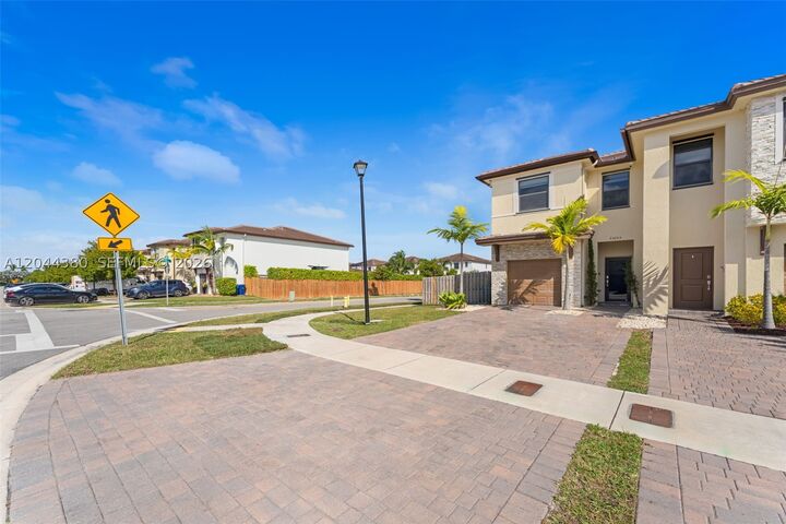 Property Photo: 25205 SW 108th Ave FL 33032