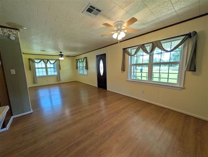 Property Photo: 623 S Louise Street S LA 70546