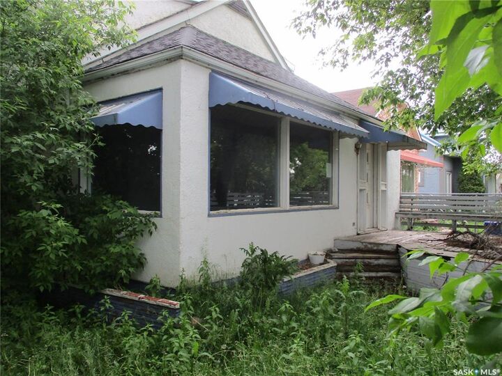 158 4th Avenue W — photo 1