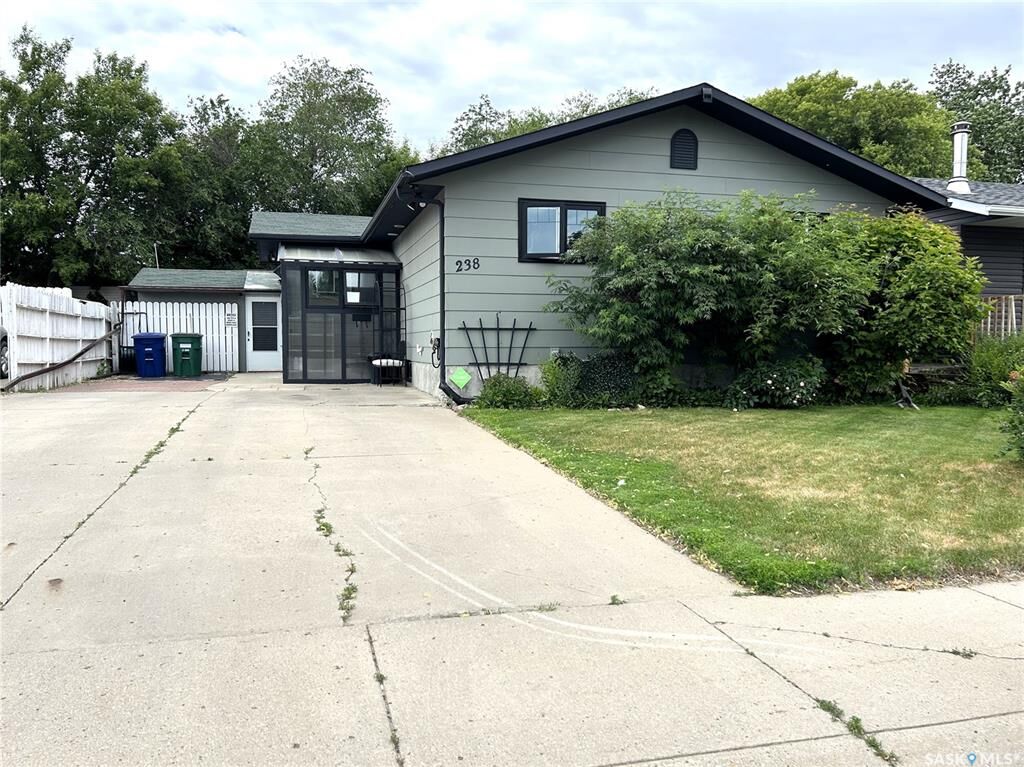 Property Photo:  238 Nesbitt Crescent  SK S7L 6E7 