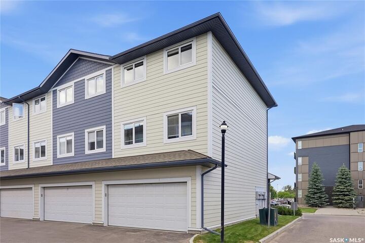Property Photo:  212 Willis Crescent 220  SK S7T 0R6 