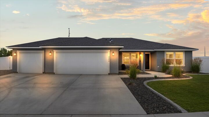 Property Photo:  3304 Lapis Ln  WA 99301 