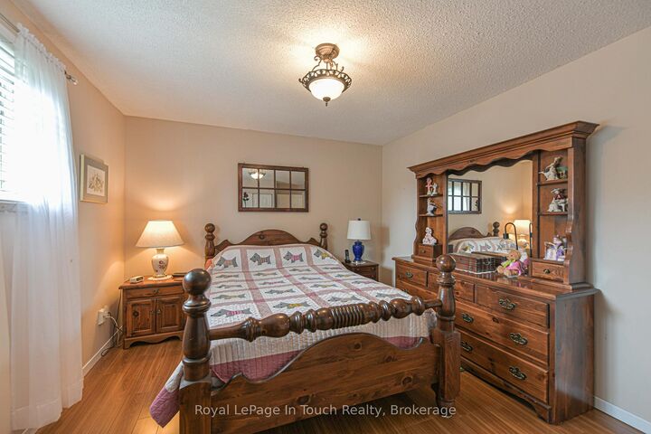 Property Photo: 642 Randles Crescent ON L4R 4V4