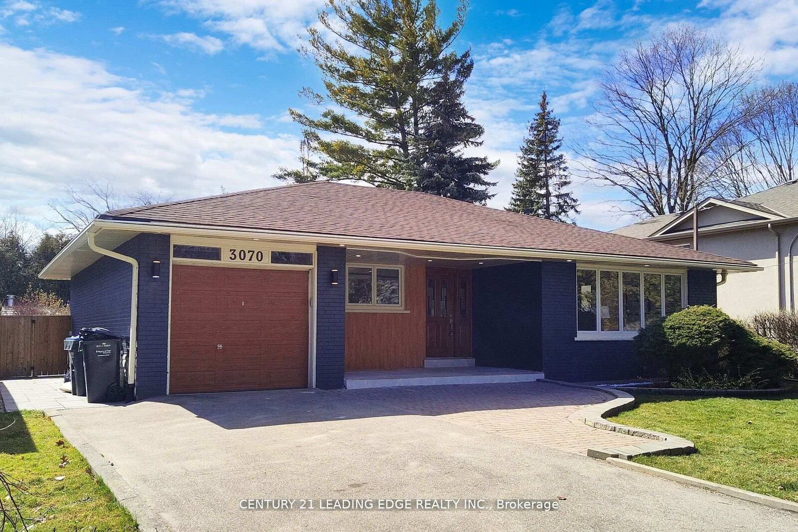 Property Photo:  3070 O'Hagan Drive  ON L5C 2C5 