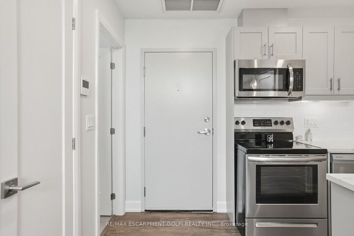 Property Photo: 405 Merritt Street 8 ON L2P 1P5