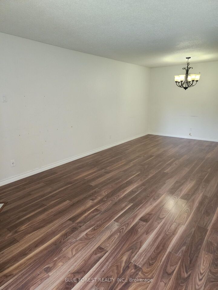 Property Photo:  727 Deveron Crescent 210  ON N5Z 4X4 