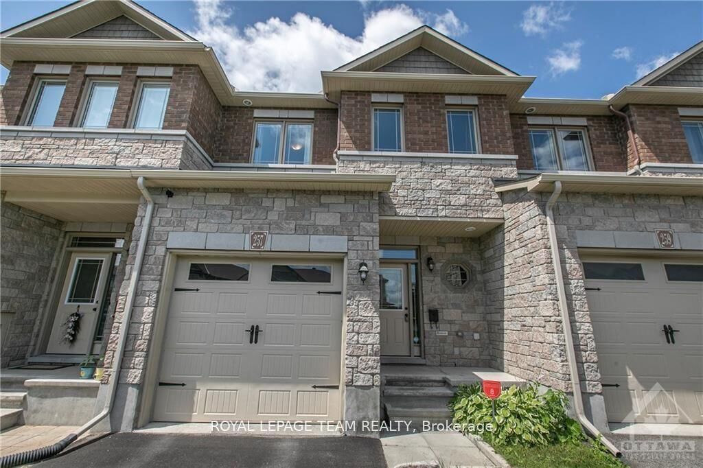 Property Photo:  257 Gossamer Street  ON K1W 0B2 