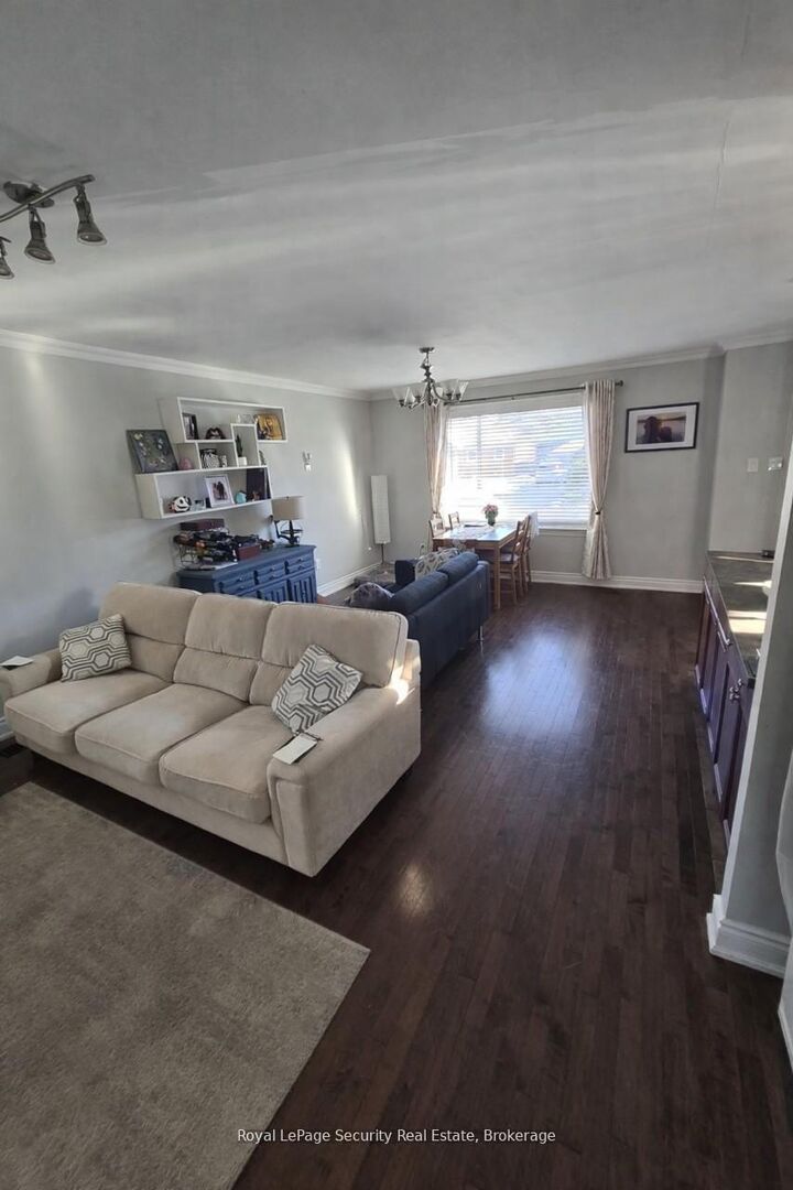 Property Photo:  36 Noranda Drive Upper  ON M6M 2X9 