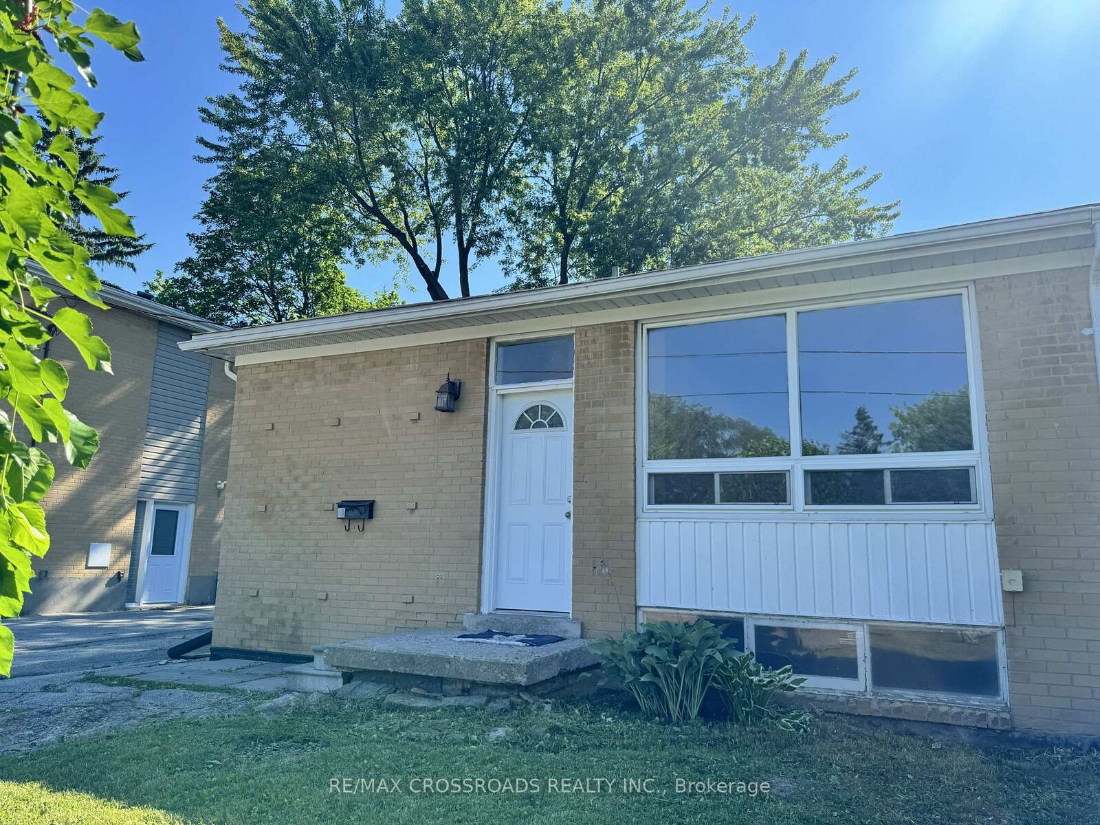 Property Photo:  21 Davis Road Lower  ON L4G 2B4 