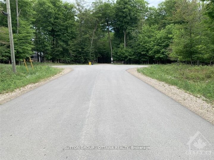 Property Photo:  2 Maple Bush Trail  ON K7H 3C7 
