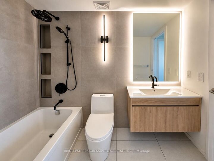 Property Photo: 9205 Yonge Street 1211 ON L4C 1V5