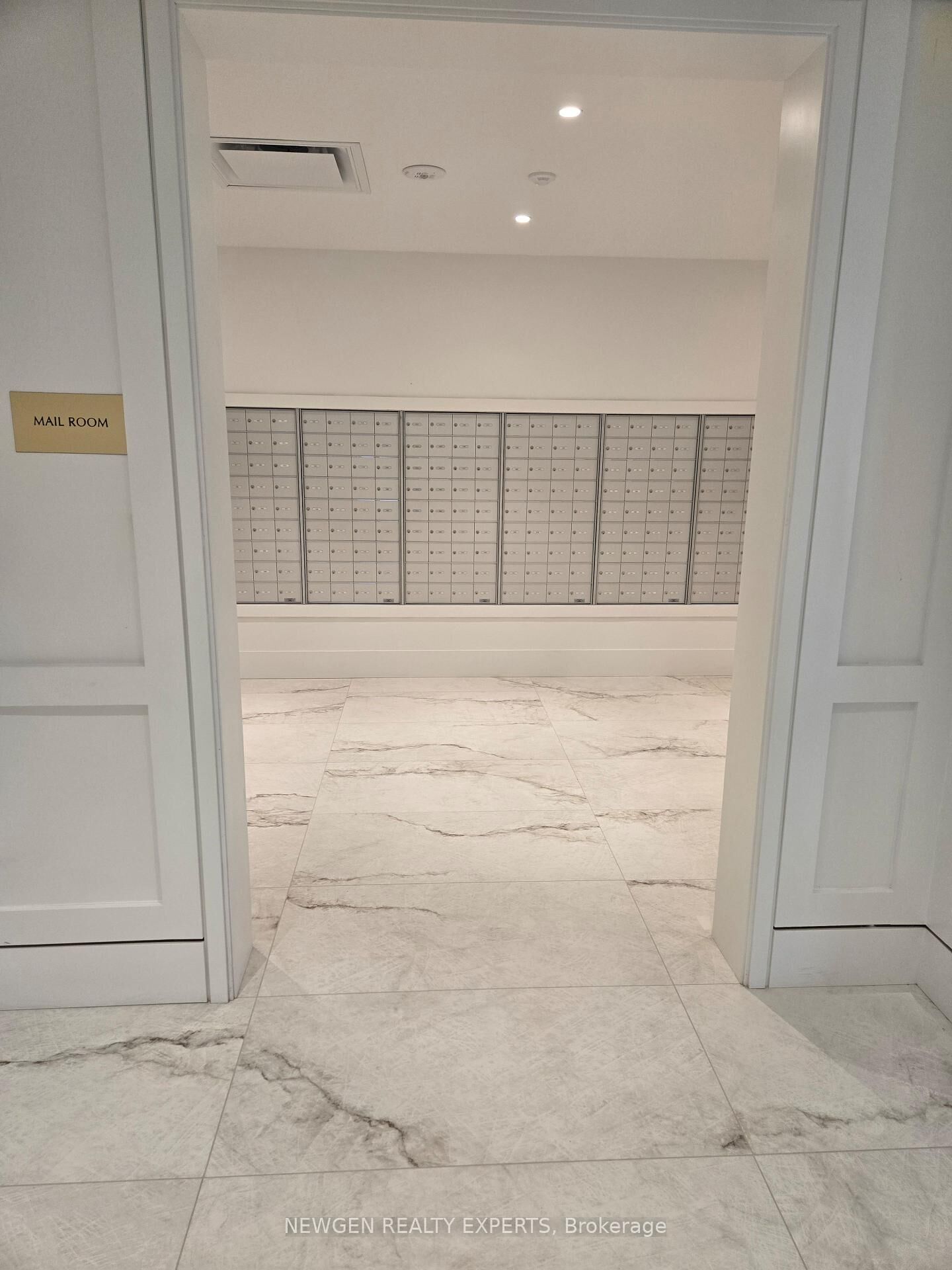 Property Photo:  4010 Eglinton Avenue W 414  ON M9P 1A6 