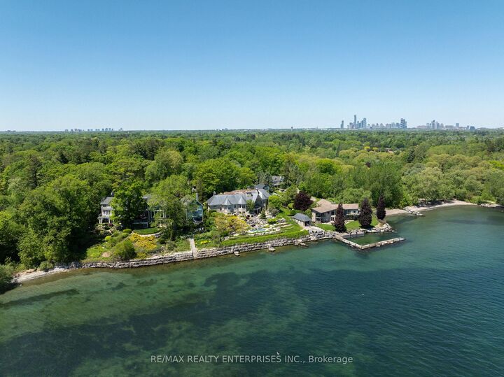 Property Photo: 872 Whittier Crescent ON L5H 2X3