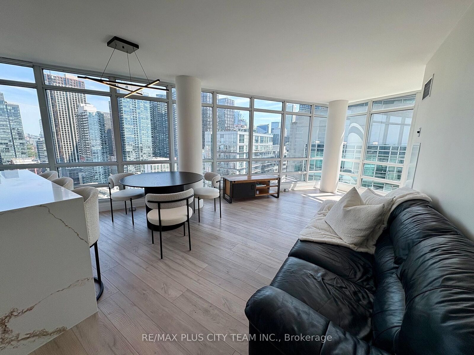 Property Photo:  397 Front Street W 3309  ON M5V 3S1 