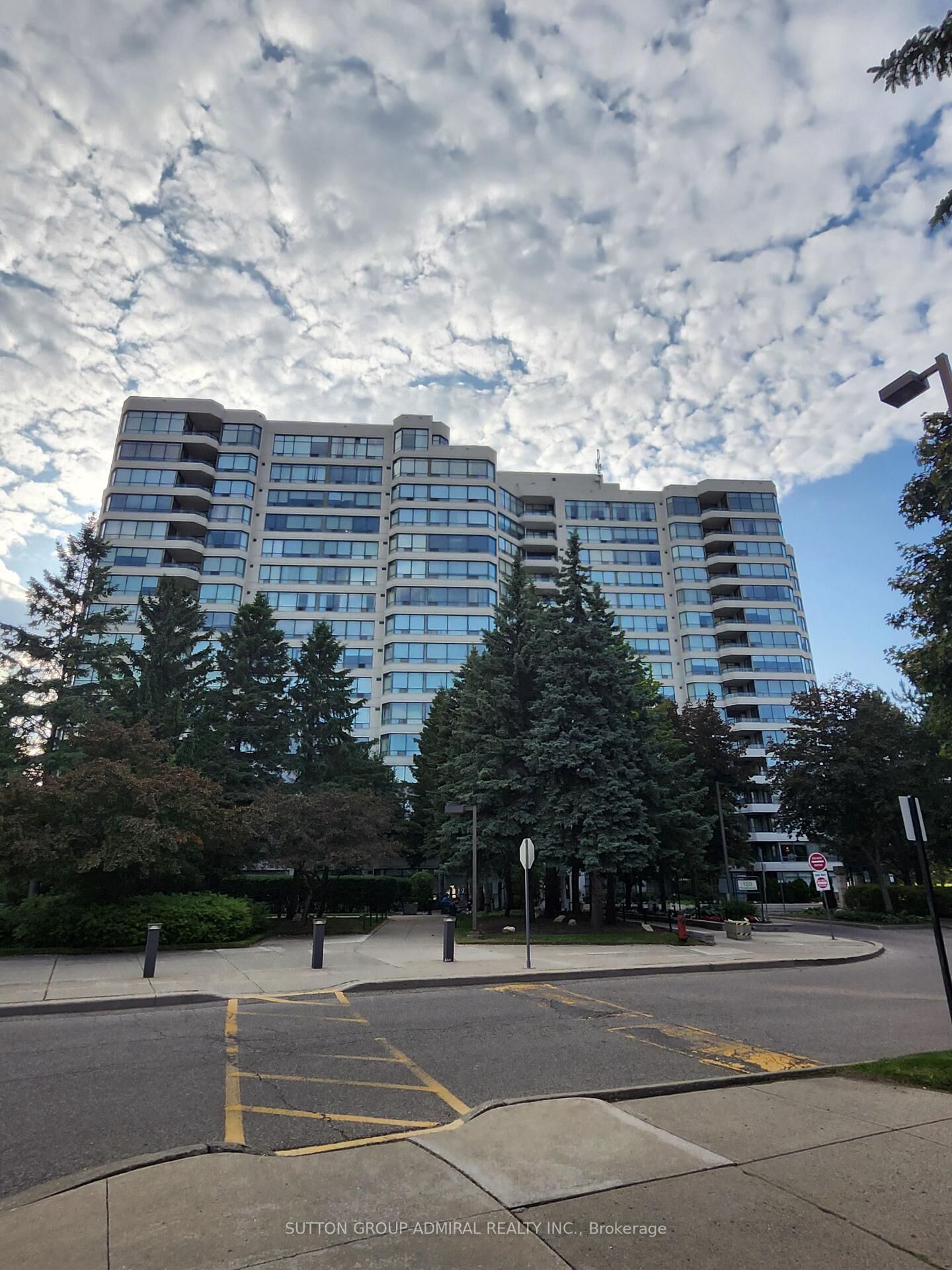 Property Photo:  120 Promenade Circle 910  ON L4J 7W9 