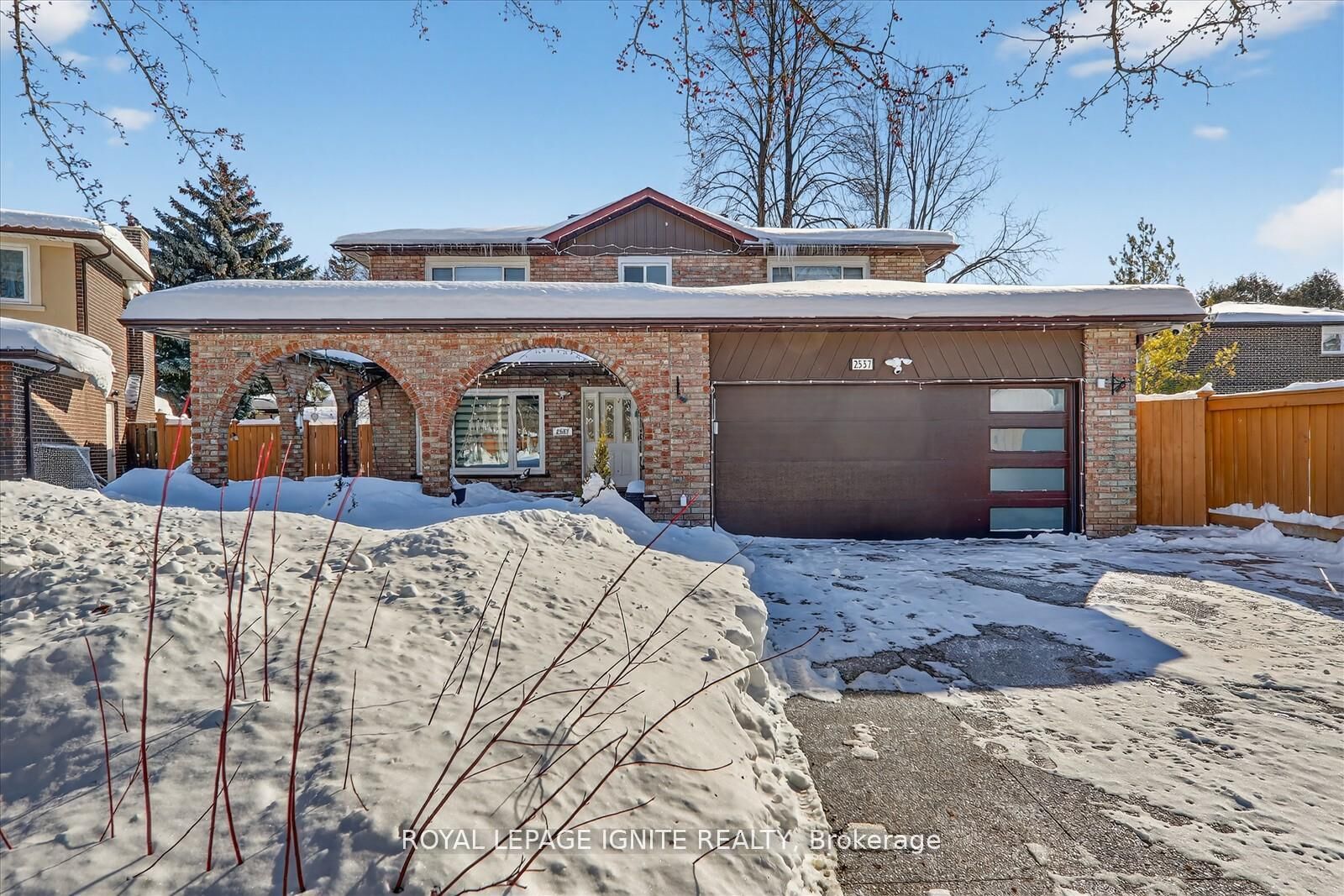 Property Photo:  2537 Annelyn Court Lower  ON L5C 2Z7 