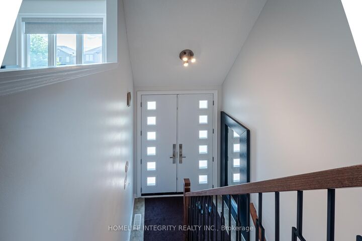 Property Photo: 4 Silverbell Court ON L7A 3V3