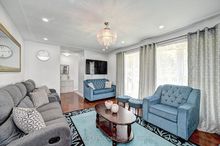 Property Photo:  158 Plymouth Road  ON N2G 3G5 
