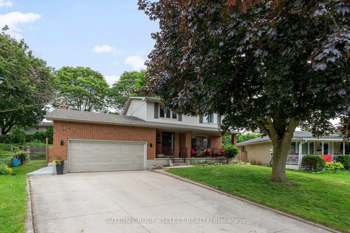286 Highview Crescent — photo 1