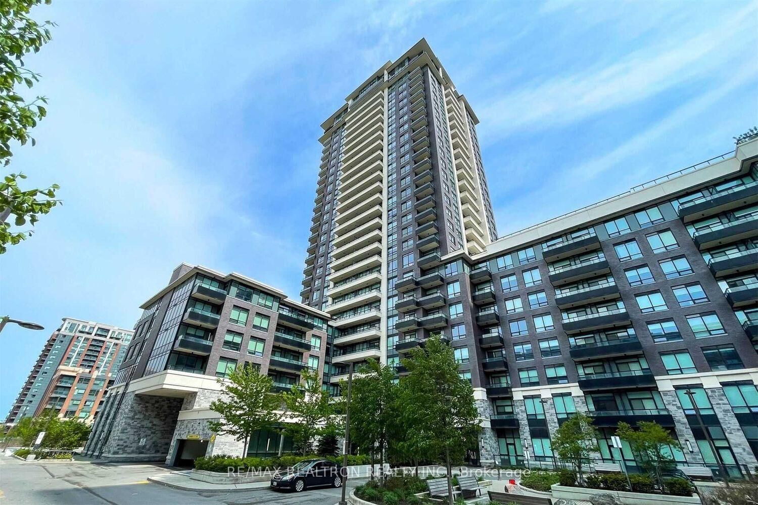 Property Photo:  15 Water Walk Drive 807  ON L6G 0G2 