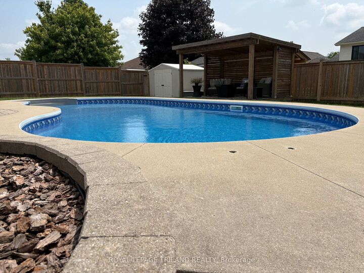 Property Photo: 147 Plymouth Court ON N0L 1B0