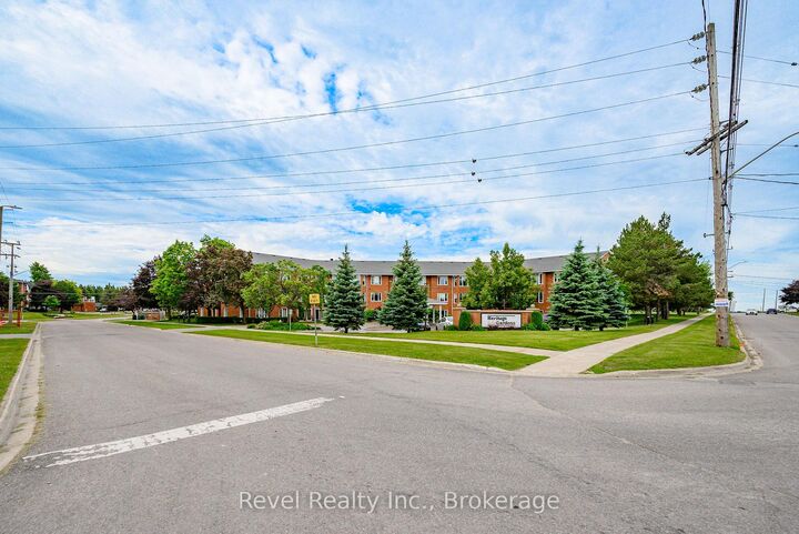 Property Photo: 3 Heritage Way 302 ON K9V 5Z1