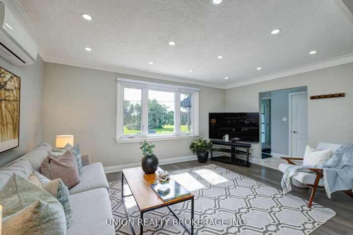 Property Photo:  28 Fishleigh Drive Main  ON M1N 1G9 