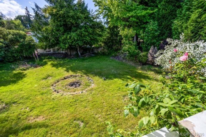 Property Photo:  947 Townsite Rd  BC V9S 1M3 
