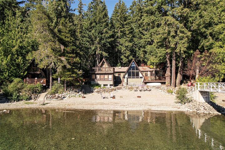 Property Photo: 8360 Sa-Seen-Os Rd #3A BC V0R 3E1