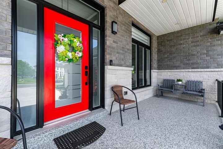 Property Photo:  6 Augusta Drive  ON N8H 0C7 