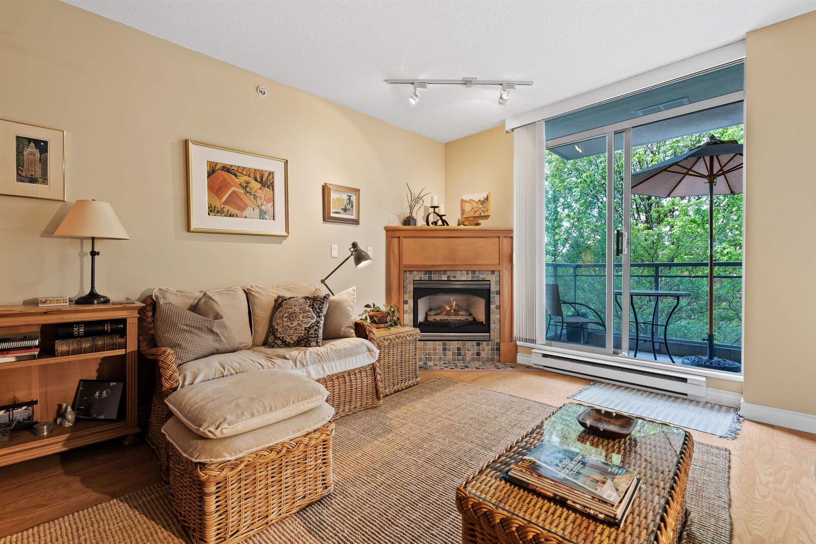 Photo de la propriété:  588 16th Street 302  BC V7V 3R7 