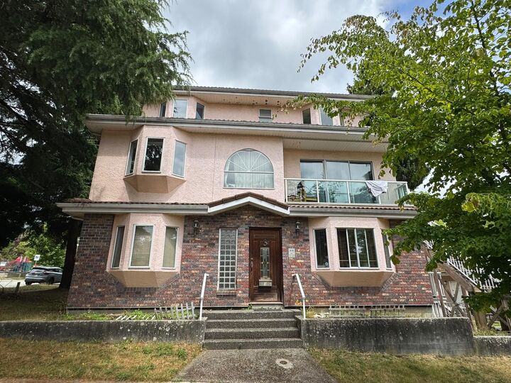 3 E 43rd Avenue — photo 1