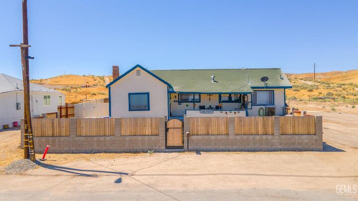 Property Photo:  105 South Street  CA 93268 