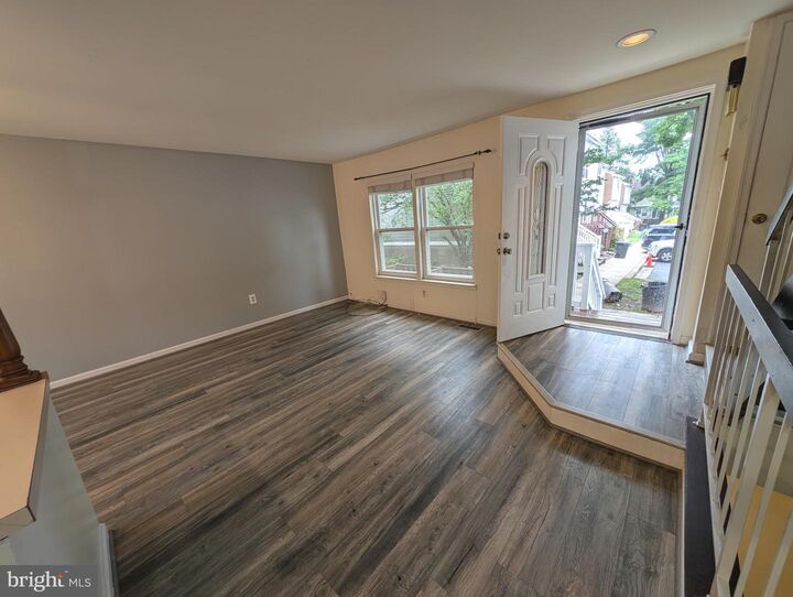 Property Photo:  14 Pine Ridge Court 11-7  MD 20874 