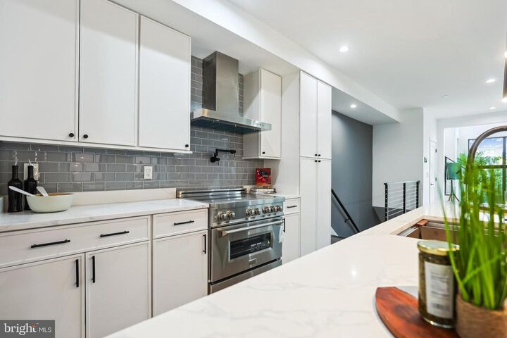 Property Photo:  304 K Street NE 1  DC 20002 