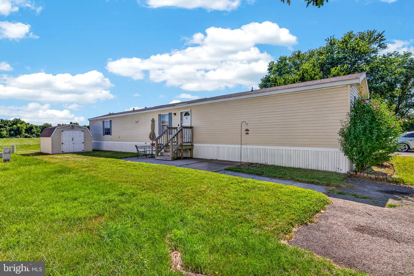 Property Photo: 8 W Reybold Drive 8 DE 19709