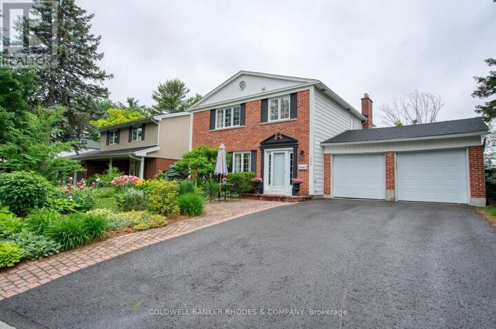 Property Photo: 1666 Amberdale Crescent ON K1H 7B3