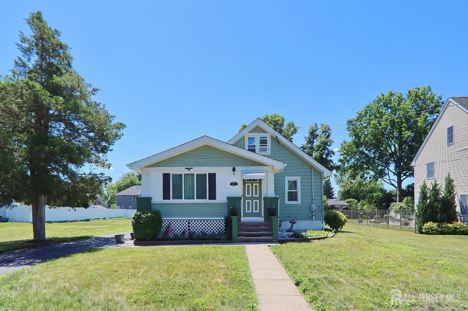 Property Photo:  124 Firth Street  NJ 07080 