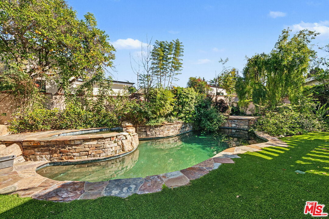 Property Photo: 4780 Vista De Oro Ave CA 91364