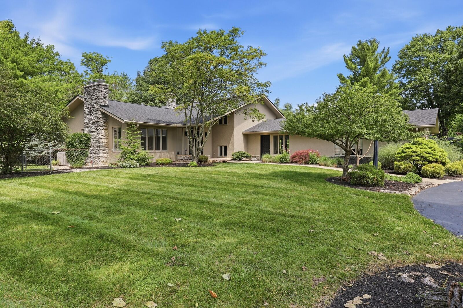 Property Photo: 4499 Summit Ridge Drive OH 43220