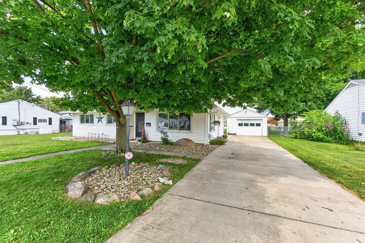 Property Photo:  72 E George Street  OH 43344 