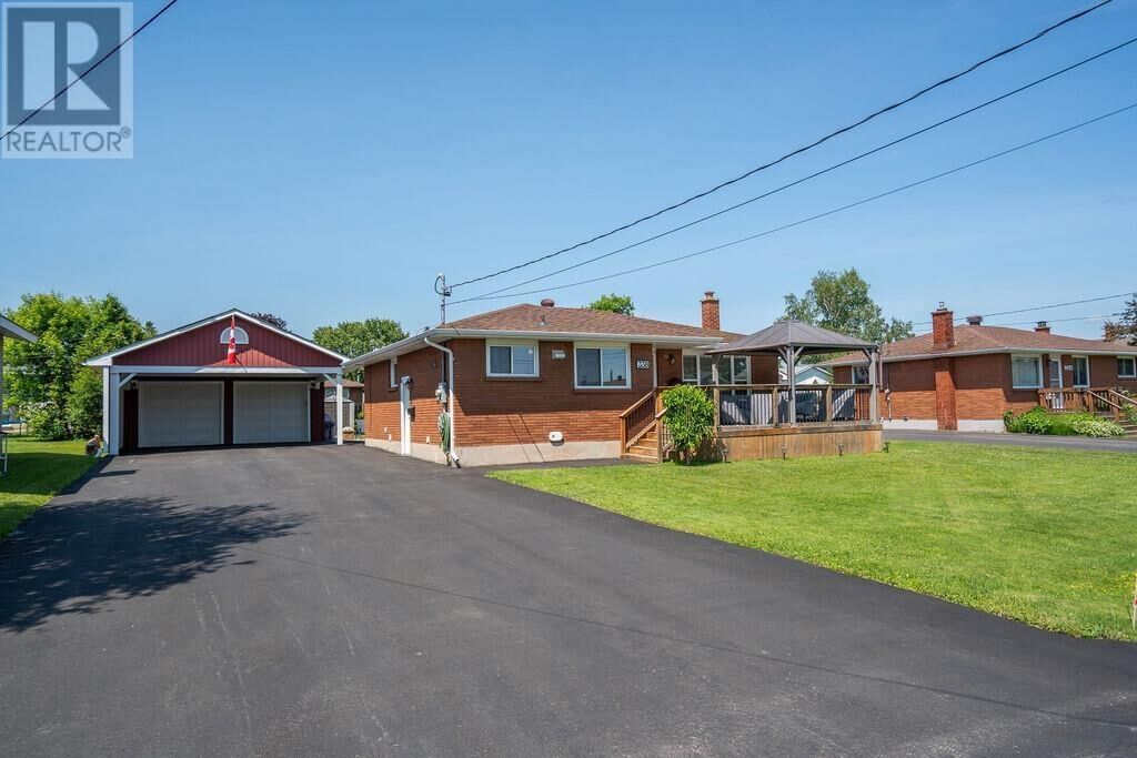 Property Photo: 338 Sydenham Rd ON P6C 2X7