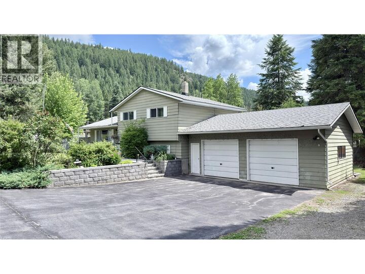 Property Photo: 1120 Gowrie Street BC V0H 1J0