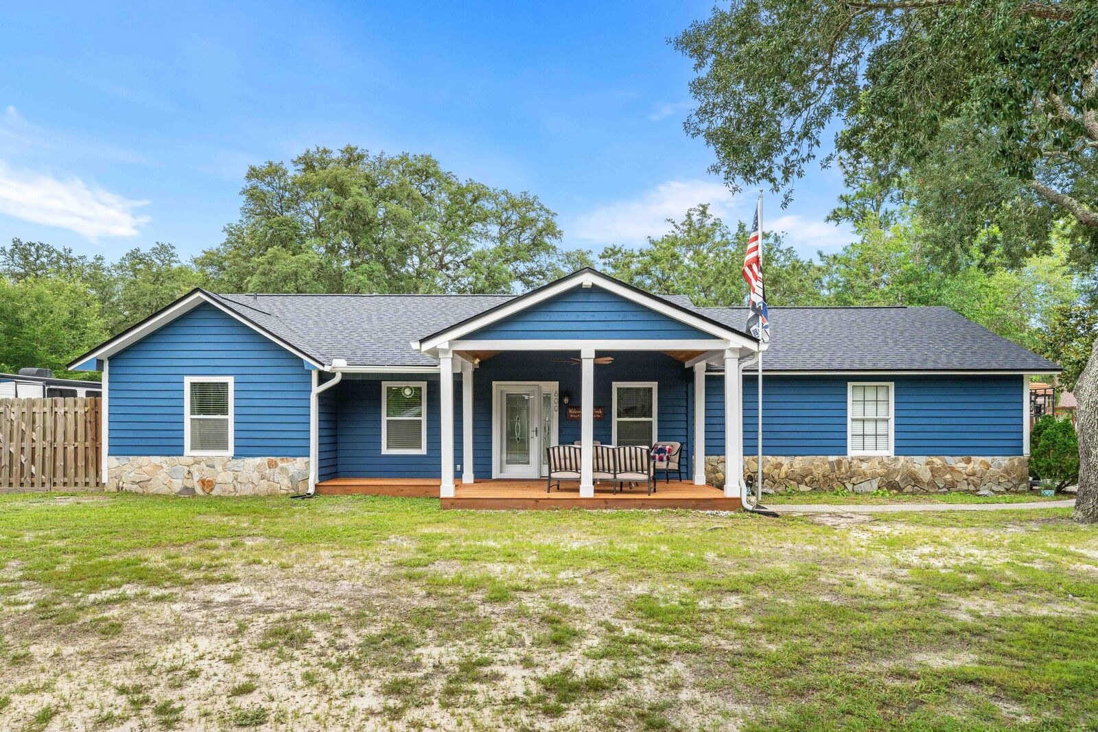 Property Photo: 600 E Greenwood Cove FL 32578