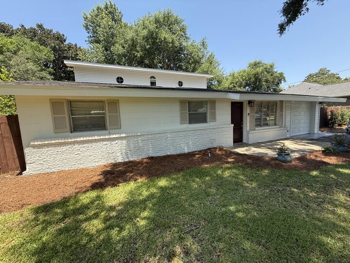 Property Photo:  503 Second Avenue  FL 32541 