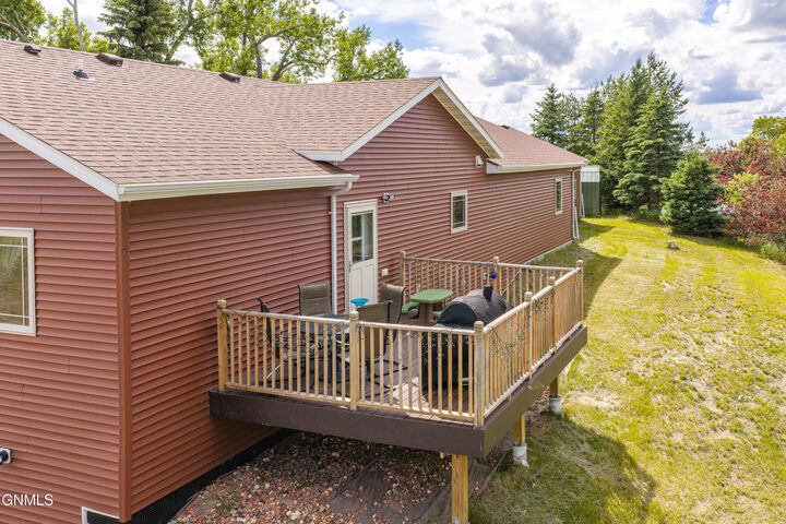 Property Photo:  2730 58th Avenue SW  ND 58523 