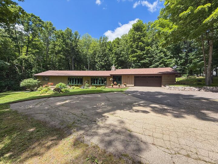 Property Photo:  17091 Country Club Rd  WI 54138 