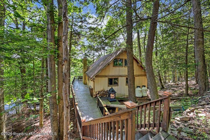 Property Photo:  25 Bruin Road  PA 18436 