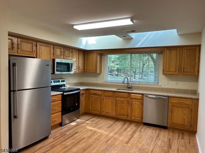 Property Photo:  9 Evans Court  NJ 07921 
