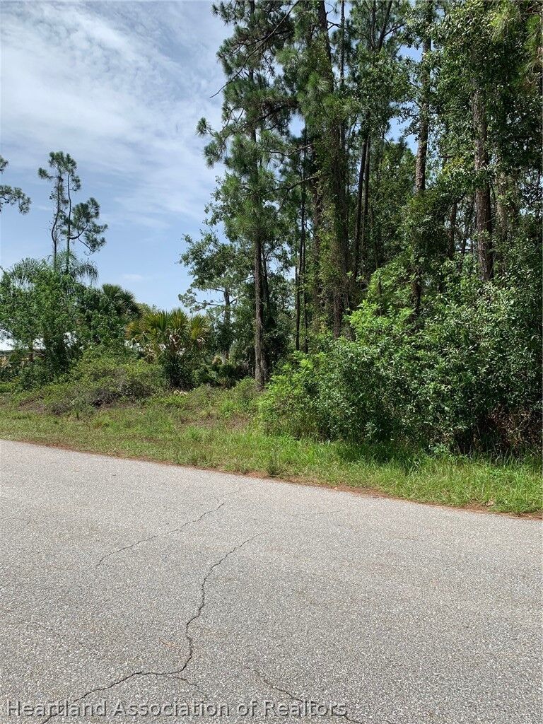 Property Photo:  1709 Stream Avenue  FL 33875 